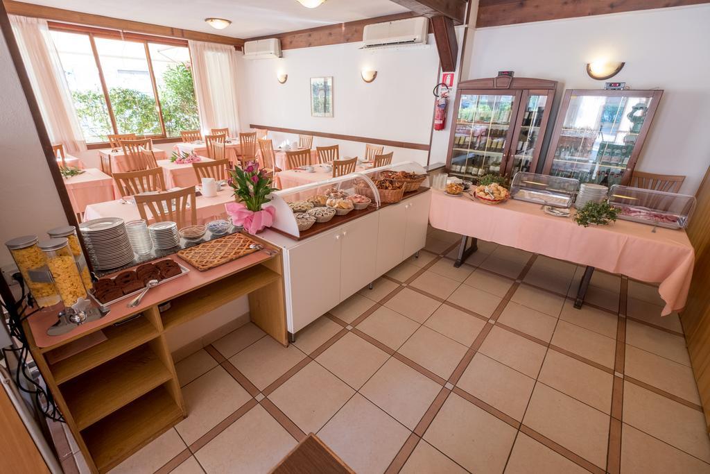 Hotel Lilly มารินา ดิ กัมโป ภายนอก รูปภาพ